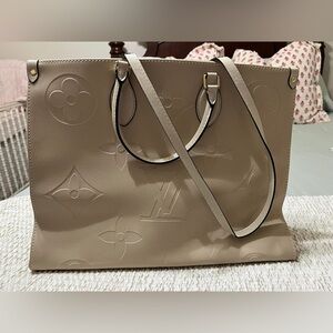 Beige leather purse. Barely used (maybe 2-3 times) Soft suede interior.
